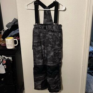 Kids camo snow pants